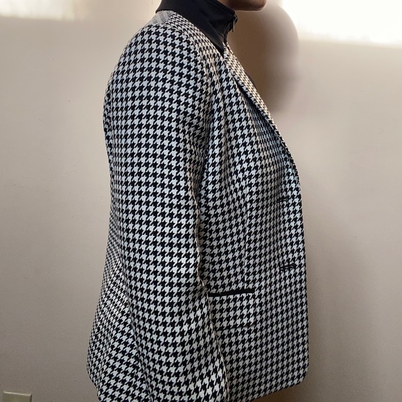 Blazer - Picture 3 of 4